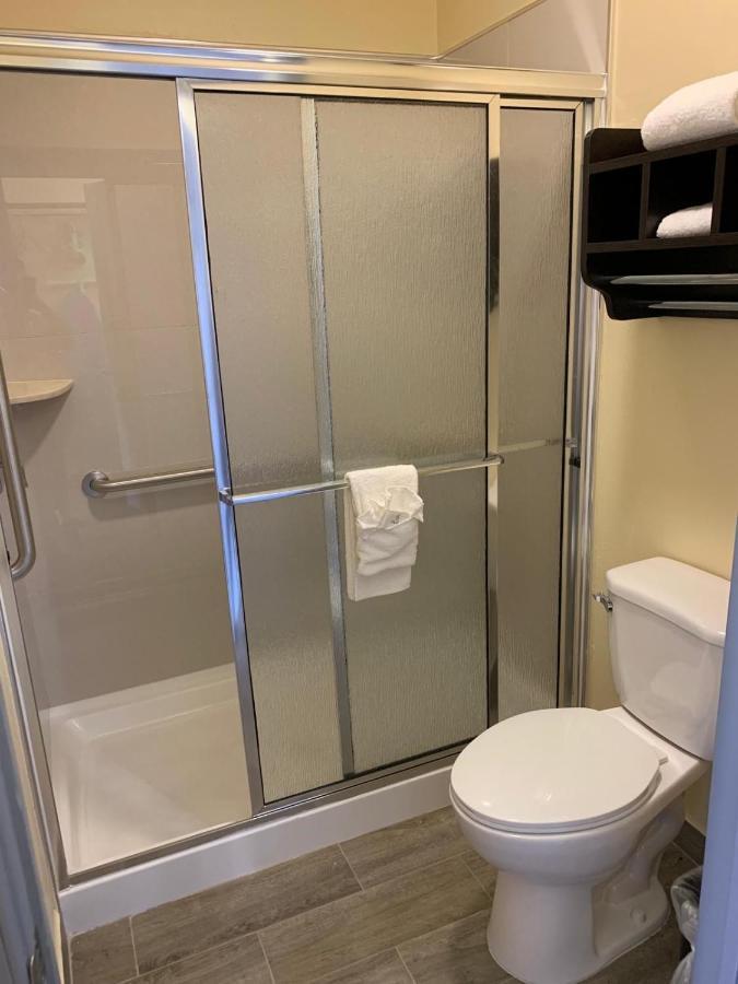 Homestay Inn & Suites Единбург Екстер'єр фото