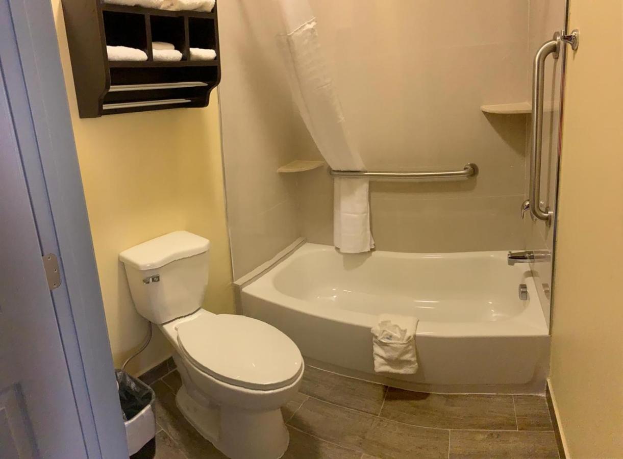 Homestay Inn & Suites Единбург Екстер'єр фото