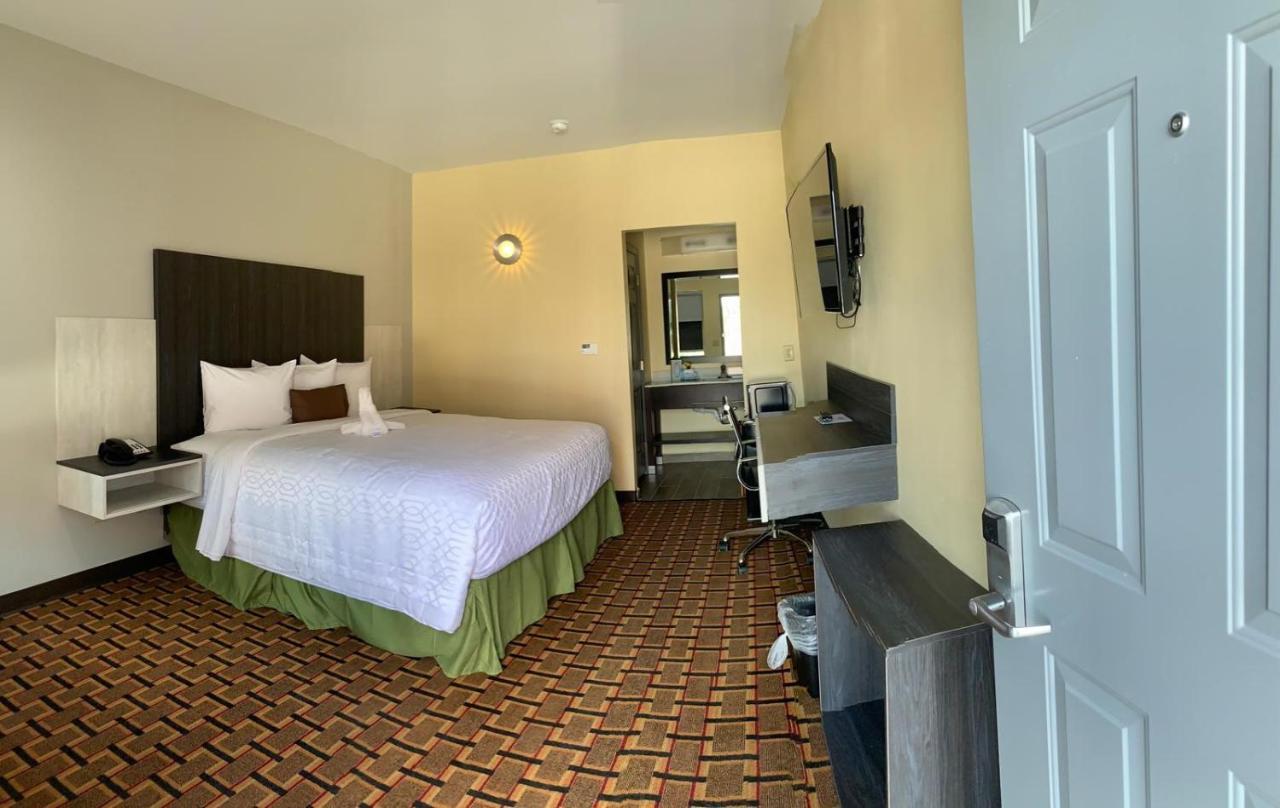 Homestay Inn & Suites Единбург Екстер'єр фото